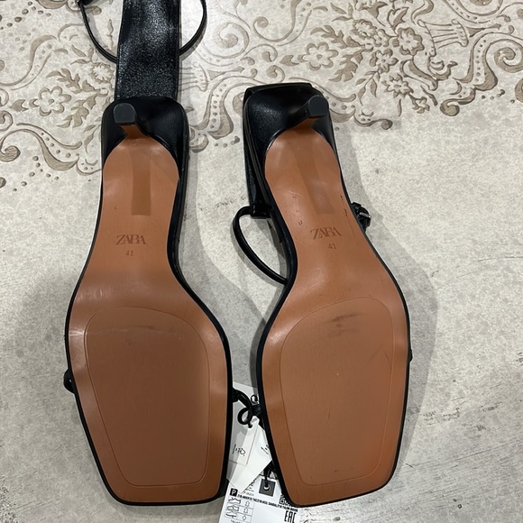 Zara bloggers fave leather strap sandals - Picture 12 of 15